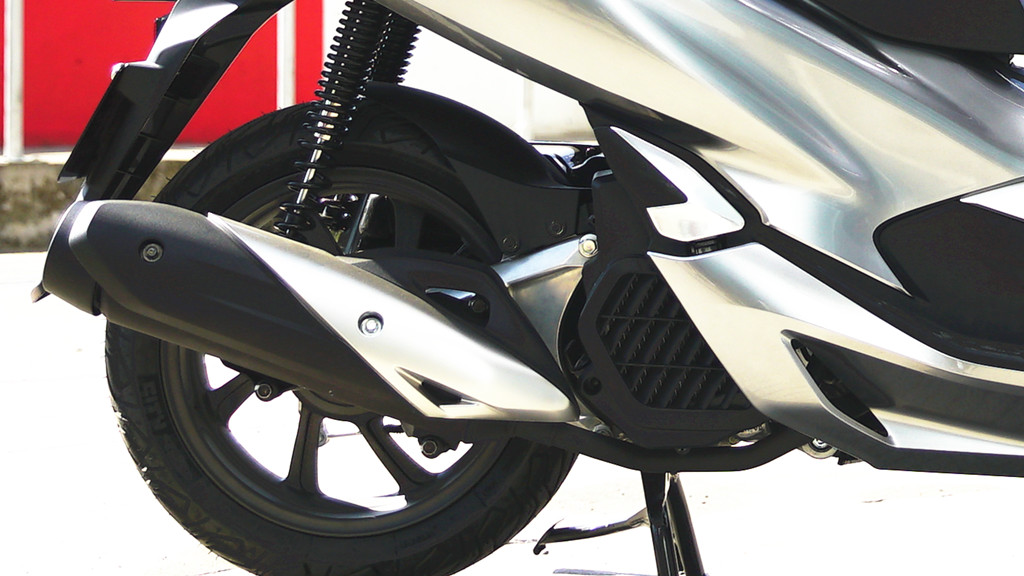 淘汰赛巅峰对决!关东烈马队击败胶东风暴队,摩托车赛赛场再起波澜;临场应变见真章的简单介绍