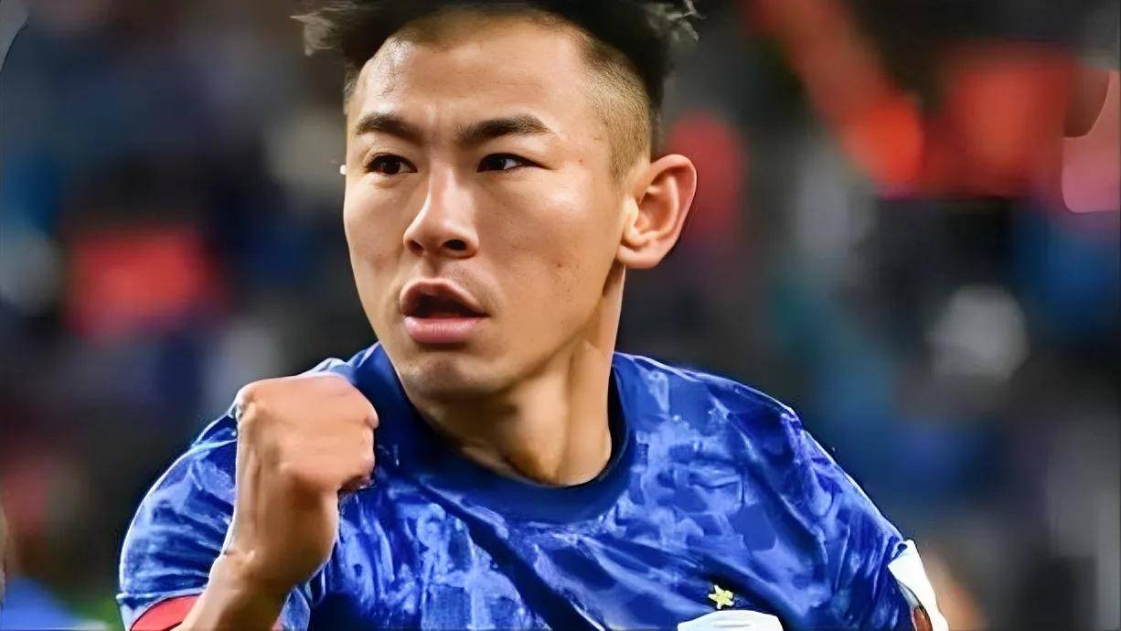 包含中超赛前再迎强敌,法兰克福更衣室发声,主帅态度:更衣室稳定,纪律约束更严格的词条