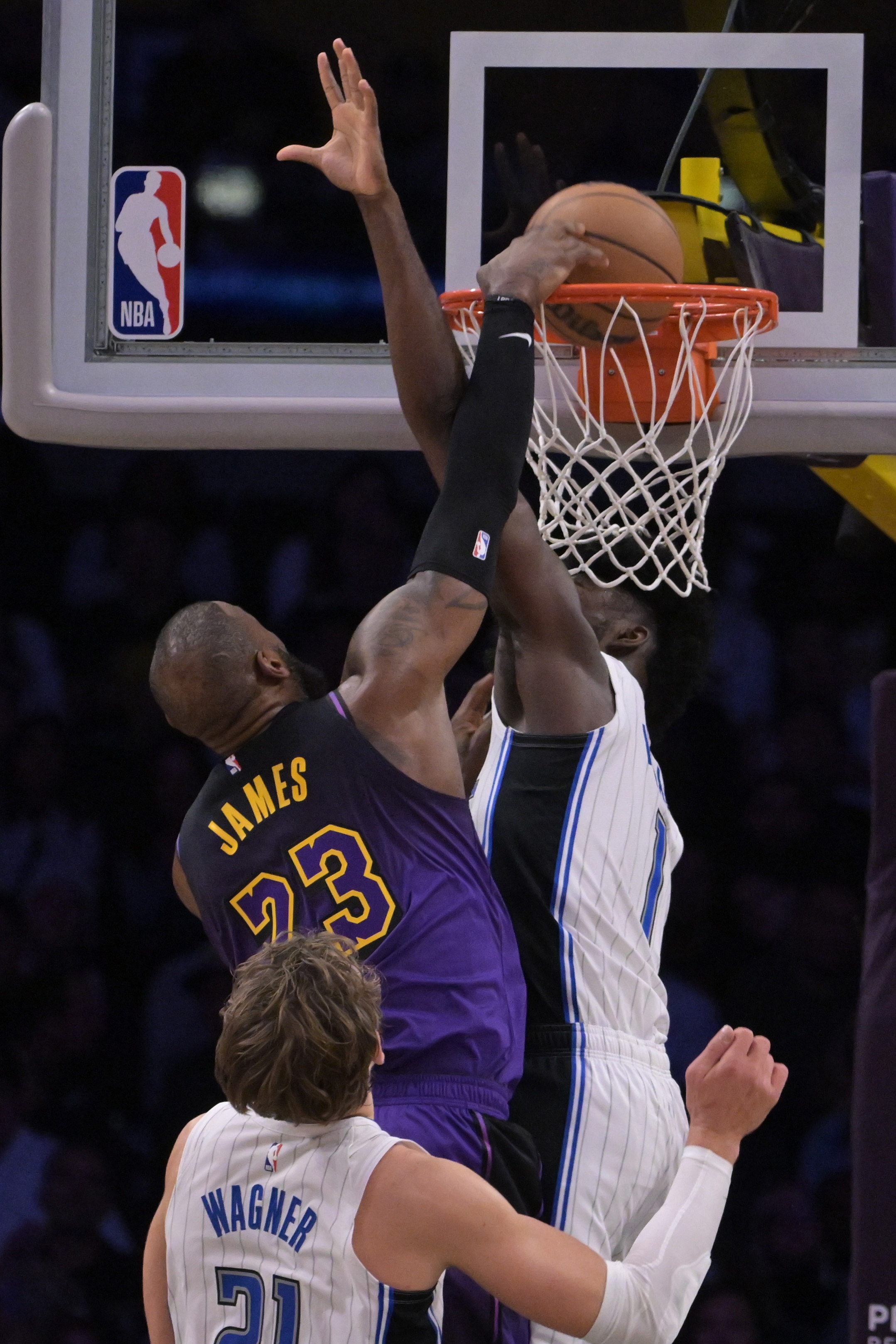 浓眉哥连续三场比赛得分超过出色防守，尤文图斯挑战极限！的简单介绍