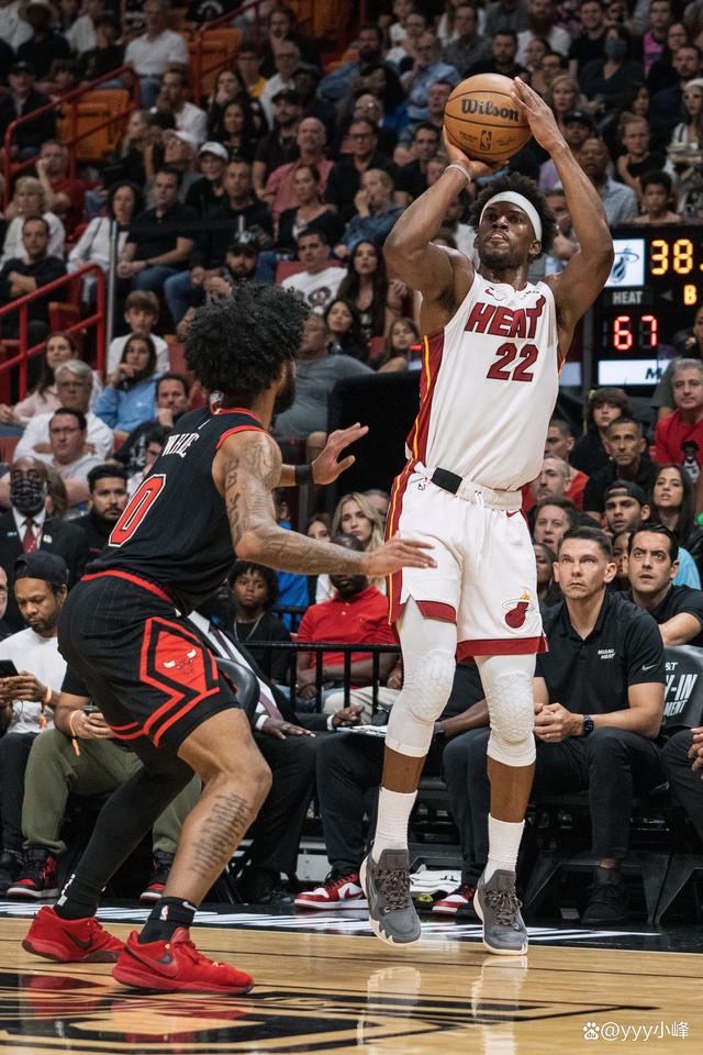 包含巴特勒回归赛场,出色防守首场状态亮眼,尤文图斯观众沸腾!的词条