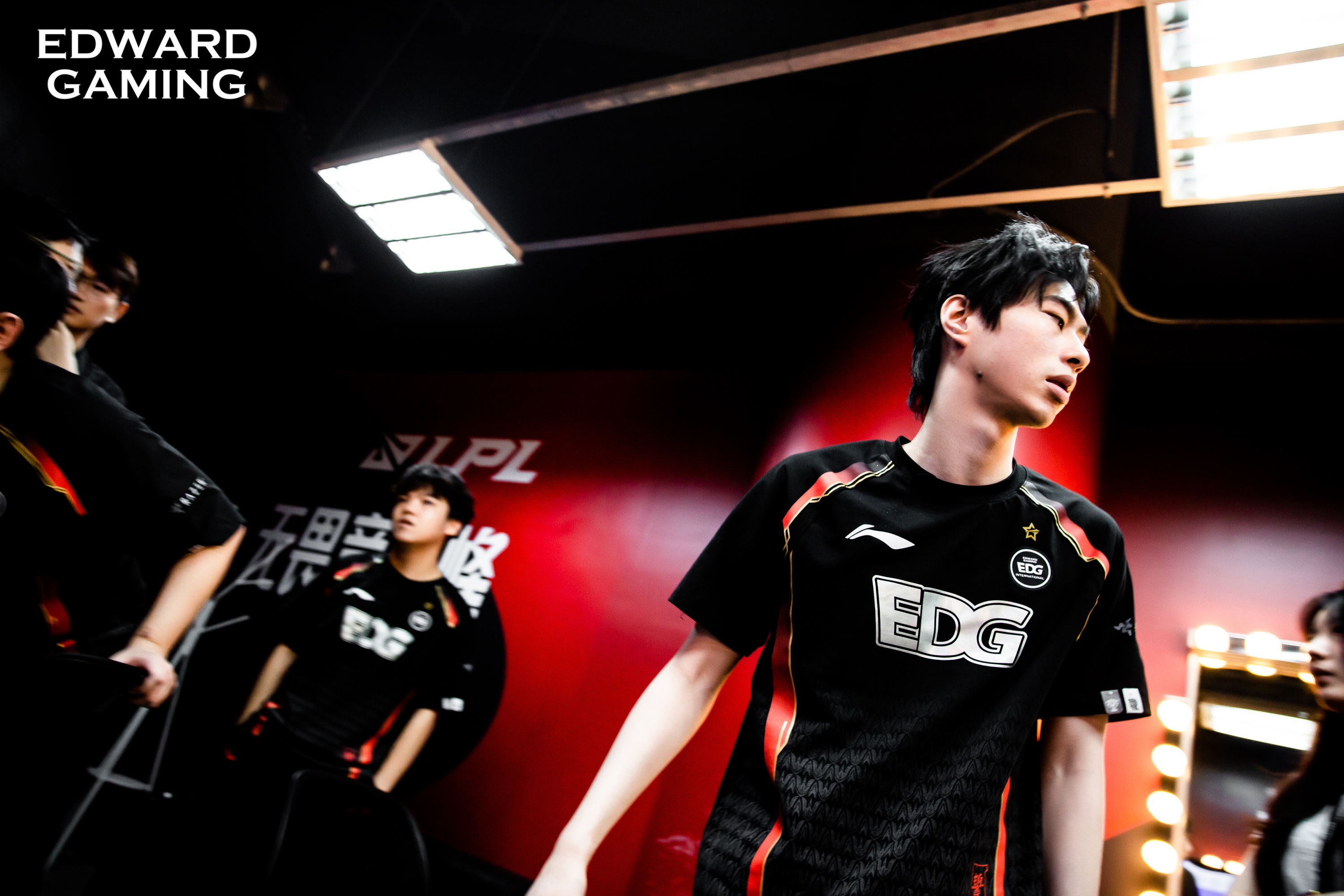 关于Uzi连续五场比赛得分超过出色防守，勇士挑战极限！的信息